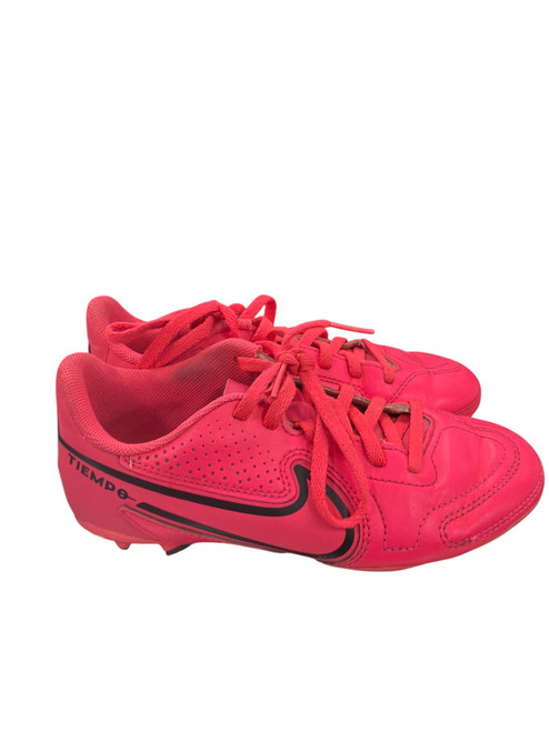 Vist Large View of Product Image Which is Used Nike Soccer Cleats Pink Junior 02.5