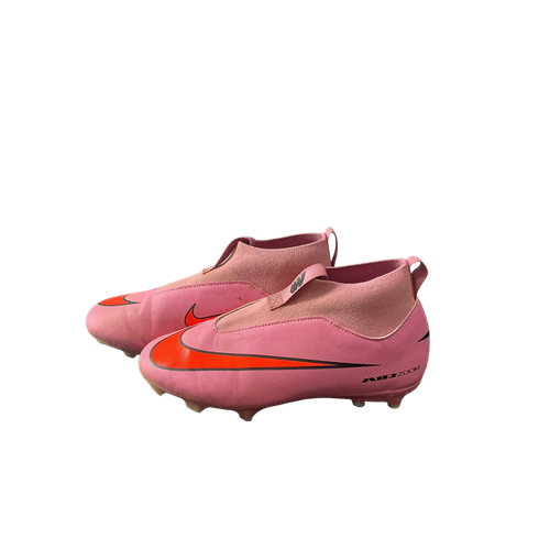 Vist Large View of Product Image Which is Used Nike Soccer Cleats Pink Junior 04.5