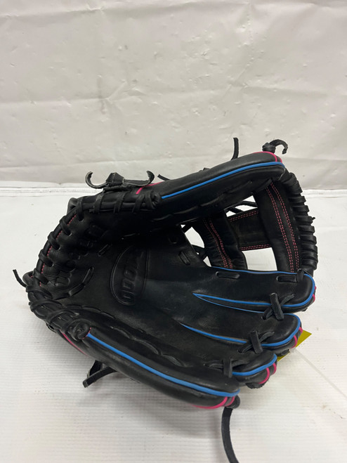 Vist Large View of Product Image Which is Used Wilson A1000 A10RB26DP15 BB/SB Glove RH Throw Black 11 1/2"