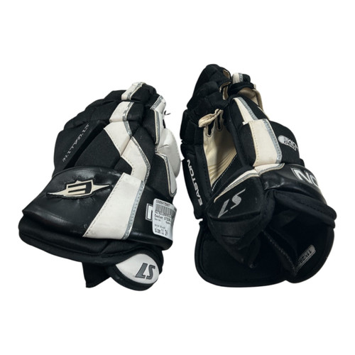 Vist Large View of Product Image Which is Used Easton STEALTH S7 HG 11IN Junior Gloves Black 11"