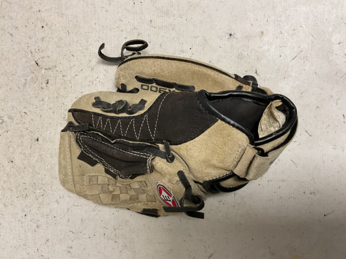Vist Large View of Product Image Which is Used Easton ZFX900 BB/SB Glove RH Throw Black And Tan 9"
