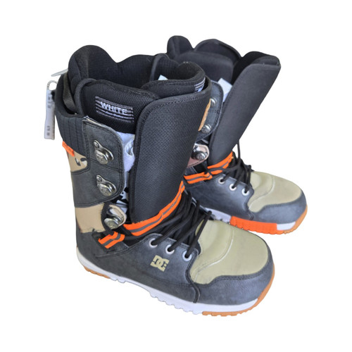 Vist Large View of Product Image Which is Used DC Shoes MUTINY BOOTS 10 Mens Snowboard Boots Black Senior 10