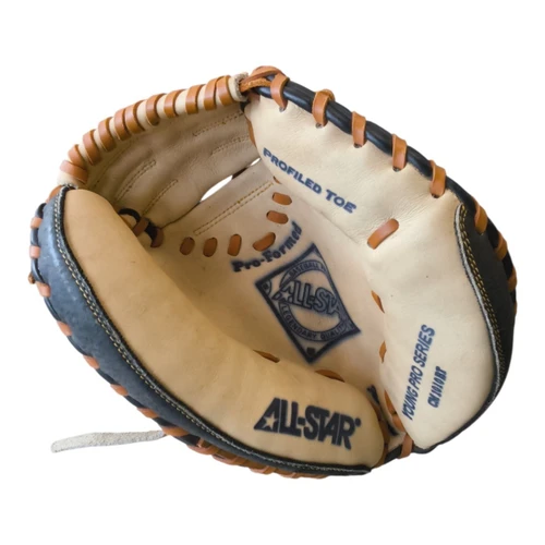 Vist Large View of Product Image Which is Used All Star YOUNG PRO SERIES BB/SB Catchers RH Throw None 31 1/2"