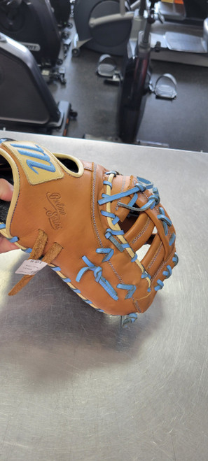 Vist Large View of Product Image Which is Used Marucci OXBOW BB/SB First Base RH Throw None 12 3/4"