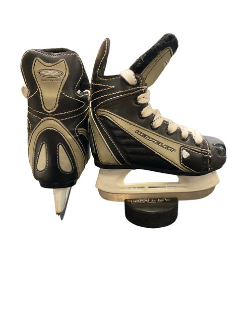 Vist Large View of Product Image Which is Used Hespeler HESPELER Youth Hockey Skate Youth 09.0