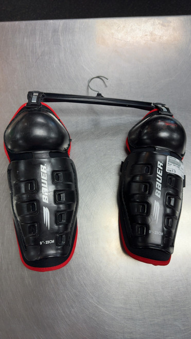 Vist Large View of Product Image Which is Used Bauer C88 LINDROS Junior Shin Guards Black 9"