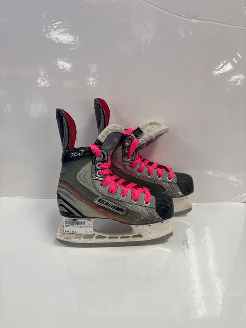 Vist Large View of Product Image Which is Used Bauer VAPOR X4.0 Junior Hockey Skate Junior 01.5