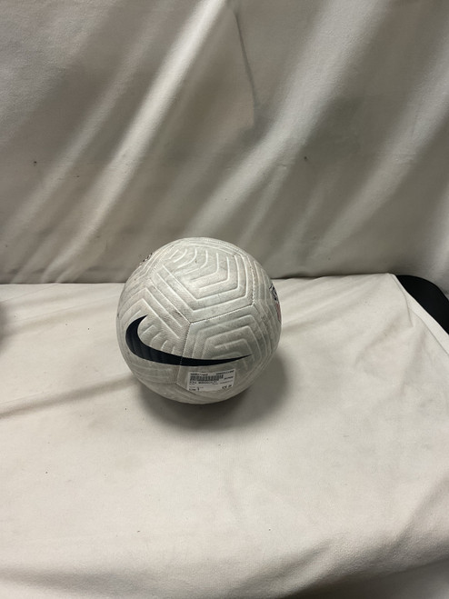 Vist Large View of Product Image Which is Used Nike AEROWSCULPT All Size Soccer Ball White 5