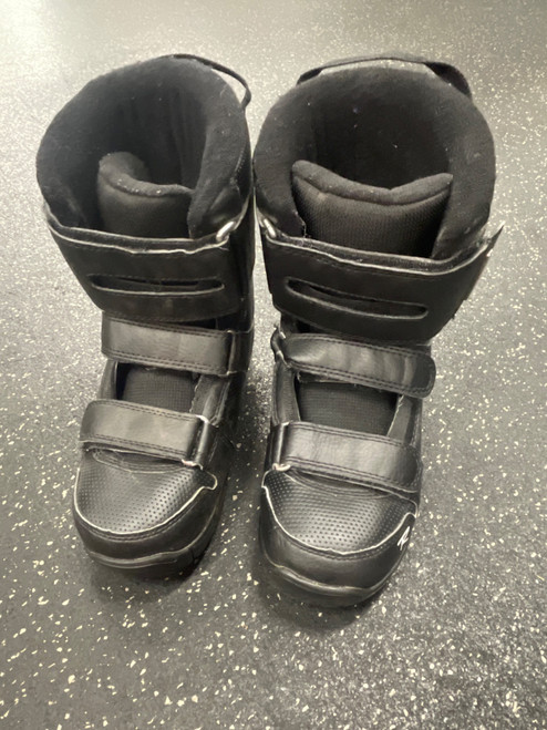 Vist Large View of Product Image Which is Used Rossignol CRUMB Boys Snowboard Boots Black Junior 04