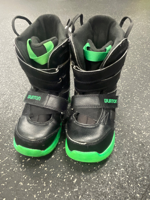 Vist Large View of Product Image Which is Used Burton PROGRESSION XS Boys Snowboard Boots Black Junior 01