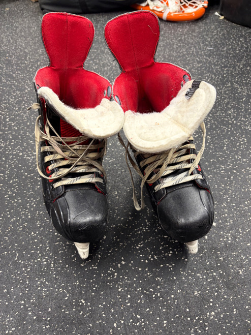 Vist Large View of Product Image Which is Used Bauer VAPOR X500 Junior Hockey Skate Junior 01