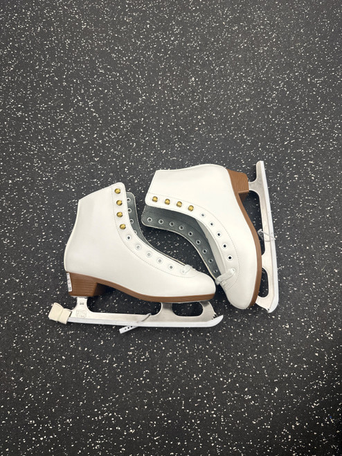 Vist Large View of Product Image Which is Used Lake Placid CASCADE WomensFigure Skate White Senior 9
