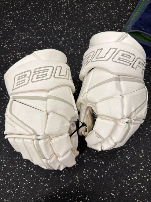 Vist Large View of Product Image Which is Used Bauer VAPOR SERIES 2 Senior Gloves White 13"