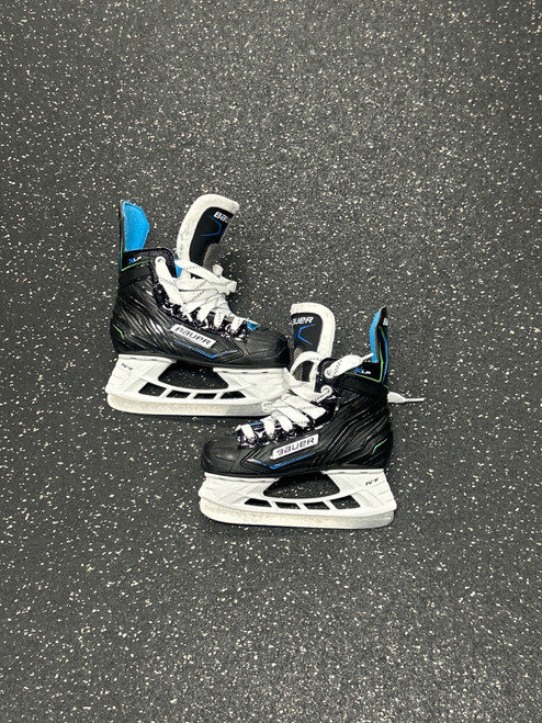 Vist Large View of Product Image Which is Used Bauer XLP Youth Hockey Skate Youth 11.0