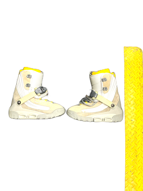 Vist Large View of Product Image Which is Used Burton MOTO Boys Snowboard Boots Grey Junior 05
