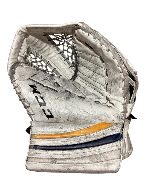 Vist Large View of Product Image Which is Used CCM EXTREME FLEX 500 Senior Goalie Catcher White