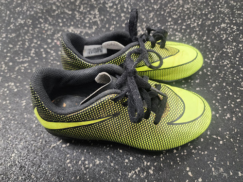 Vist Large View of Product Image Which is Used Nike Soccer Cleats Black / Lime Youth 12.0