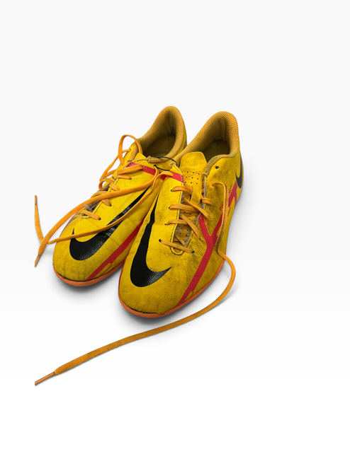 Vist Large View of Product Image Which is Used Nike Soccer Cleats Yellow Junior 03.5