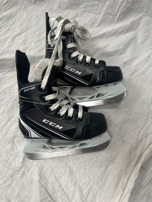 Vist Large View of Product Image Which is Used CCM TACKS 9040 SKATES Youth Hockey Skate Youth 08.0