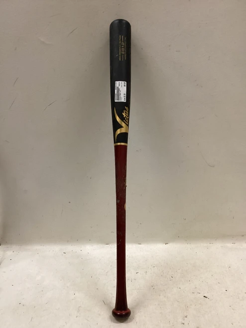 Vist Large View of Product Image Which is Used Victus EB12 BB/SB Wood Bat 32"