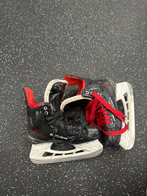 Vist Large View of Product Image Which is Used Bauer VAPOR X VELOCITY Senior Hockey Skate Senior 7.5