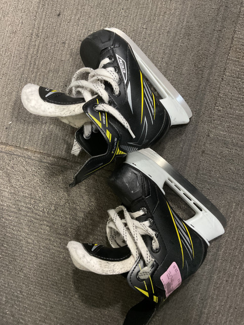 Vist Large View of Product Image Which is Used CCM TACKS 1092 Youth Hockey Skate Youth 10.0