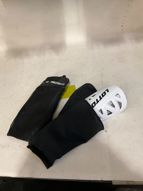 Vist Large View of Product Image Which is Used Lotto Soccer Shin Guards Youth Black LG