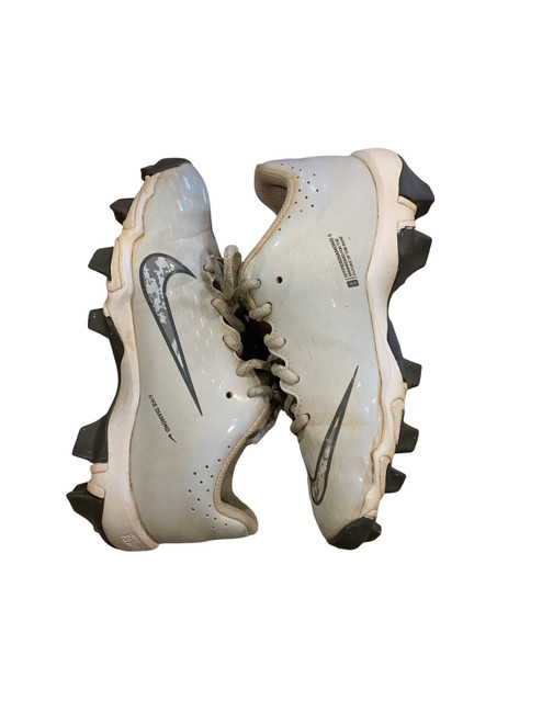 Vist Large View of Product Image Which is Used Nike DIAMOND SB CLEATS BB/SB Cleats Grey Junior 01