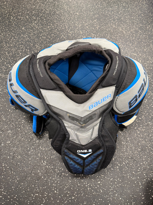 Vist Large View of Product Image Which is Used Bauer ONE.8 Senior Shoulder Pads MD