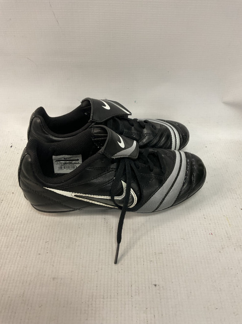 Vist Large View of Product Image Which is Used Nike Soccer Cleats Black Junior 02.5