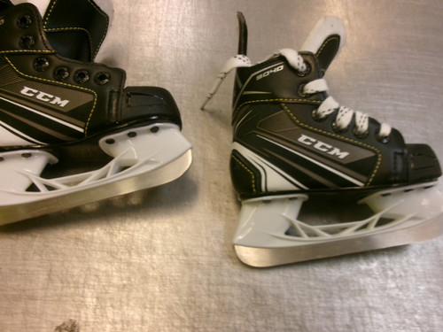 Vist Large View of Product Image Which is Used CCM 9040 Youth Hockey Skate Youth 06.0