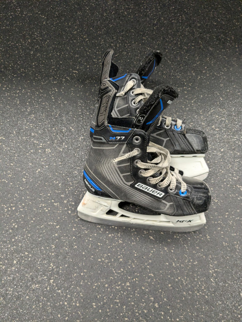 Vist Large View of Product Image Which is Used Bauer NEXUS 77 Junior Hockey Skate Junior 02