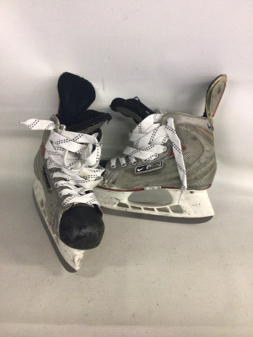 Vist Large View of Product Image Which is Used Bauer NIKE BAUER VAPOR XVI Junior Hockey Skate Junior 03.5