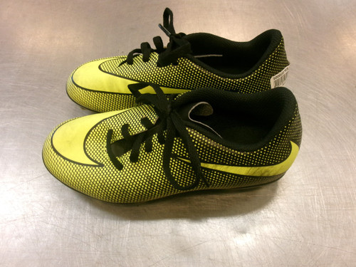 Vist Large View of Product Image Which is Used Nike Soccer Cleats Yellow Junior 01