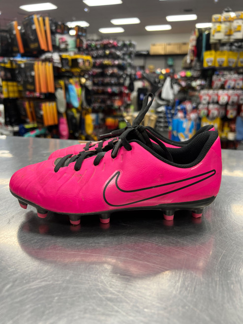 Vist Large View of Product Image Which is Used Nike TIEMPO Soccer Cleats Pink Junior 02.5