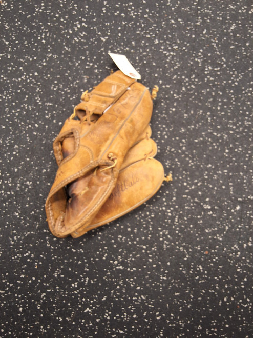 Vist Large View of Product Image Which is Used Wilson A9810 BB/SB Glove RH Throw Brown 12 1/2"