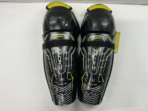 Vist Large View of Product Image Which is Used CCM TACKS 3092 Junior Shin Guards Black 12"