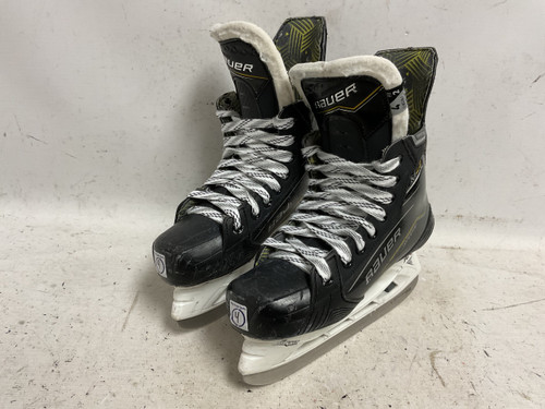 Vist Large View of Product Image Which is Used Bauer SUPREME M40 Intermediate Hockey Skate Intermediate 4.0