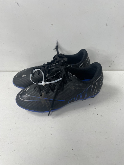 Vist Large View of Product Image Which is Used Nike HYPERVEVOM Soccer Cleats Black Junior 02