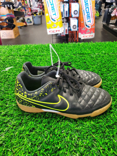Vist Large View of Product Image Which is Used Nike Soccer Turf Shoes Black Junior 04.5