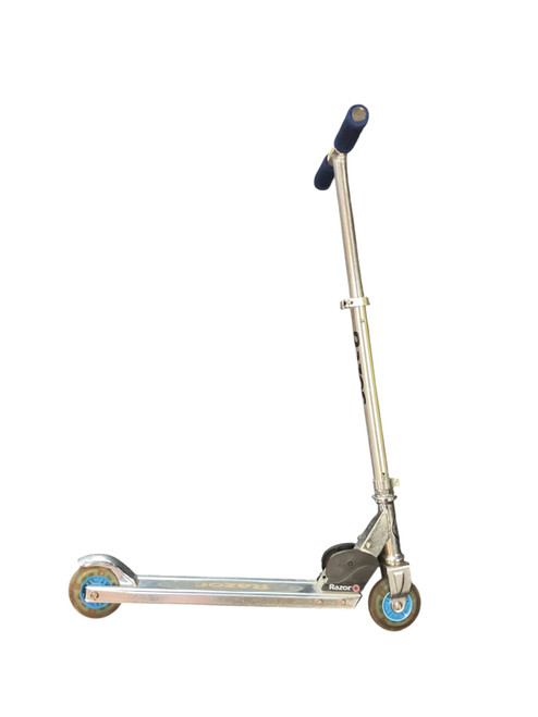 Vist Large View of Product Image Which is Used Razor SCOOTER