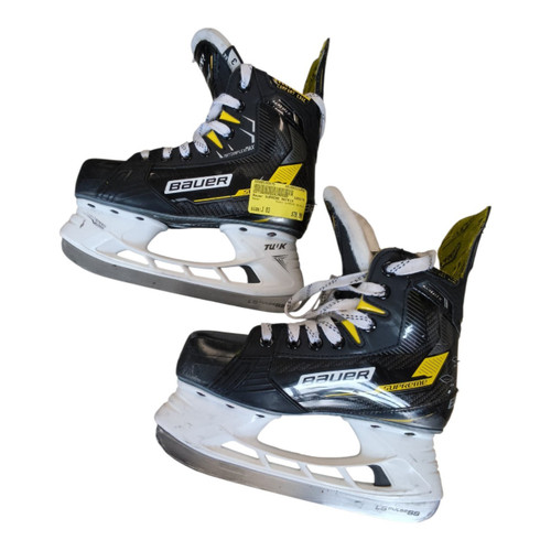 Vist Large View of Product Image Which is Used Bauer SUPREME MATRIX Junior Hockey Skate Junior 03