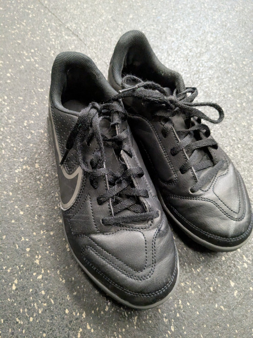 Vist Large View of Product Image Which is Used Nike Soccer Indoor Shoes Black Junior 03