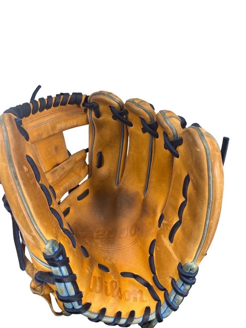 Vist Large View of Product Image Which is Used Wilson A2000 BB/SB Glove RH Throw Tan 11 3/4"