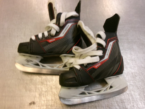 Vist Large View of Product Image Which is Used CCM JETSPEED 250 Youth Hockey Skate Youth 10.0