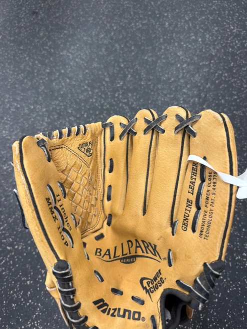 Vist Large View of Product Image Which is Used Mizuno MMX110P BB/SB Glove RH Throw Brown 11"