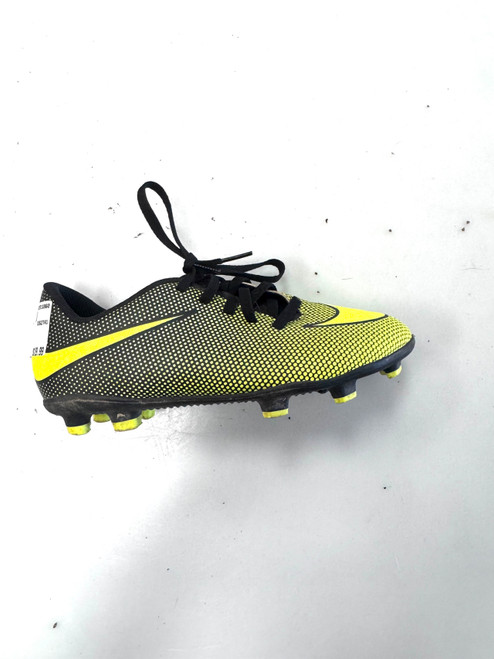 Vist Large View of Product Image Which is Used Nike Soccer Cleats Yellow Junior 02.5