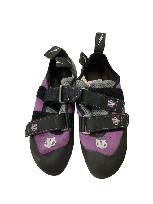 Vist Large View of Product Image Which is Used EVOLV Climbing Shoes Senior 7