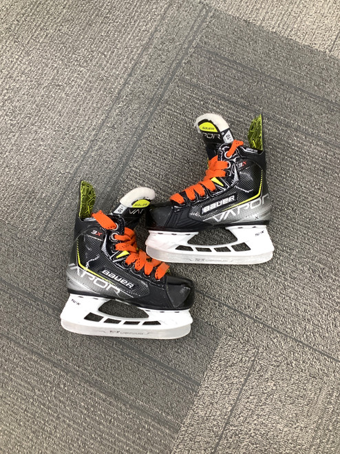 Vist Large View of Product Image Which is Used Bauer 3X Youth Hockey Skate Youth 10.0