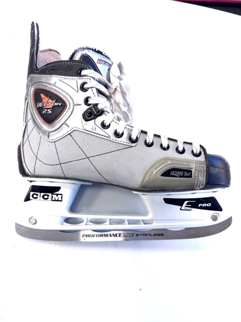 Vist Large View of Product Image Which is Used CCM VECTOR 7.5 Senior Hockey Skate Senior 7.5